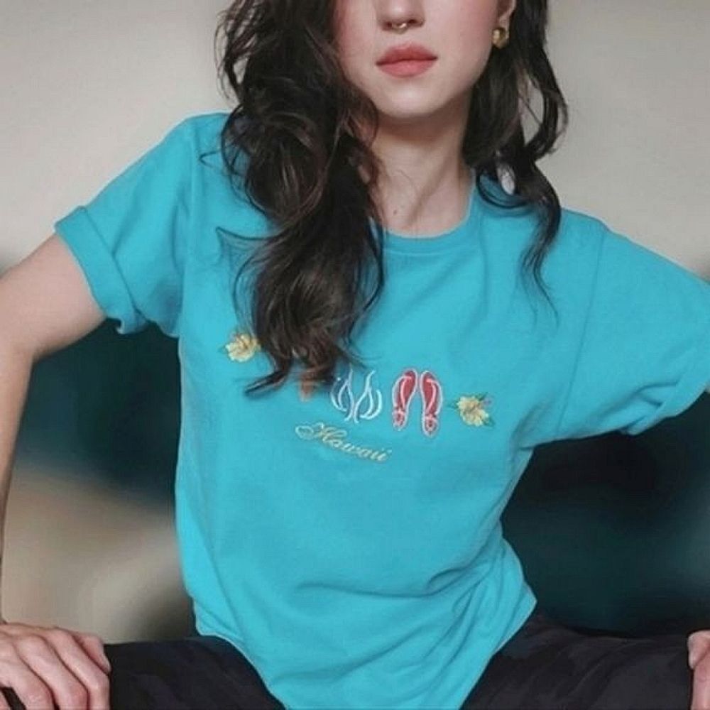 Vtg 90s embroidered aqua Hawaii souvenir T-shirt